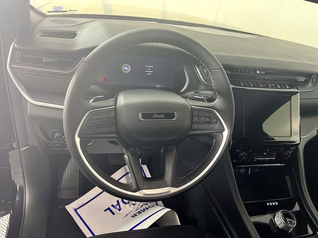 New 2025 Jeep Grand Cherokee Laredo image 16