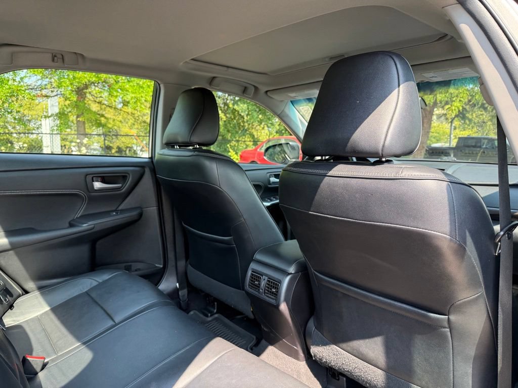 Used 2016 Toyota Camry XLE w/ Moonroof Package FWD image 19