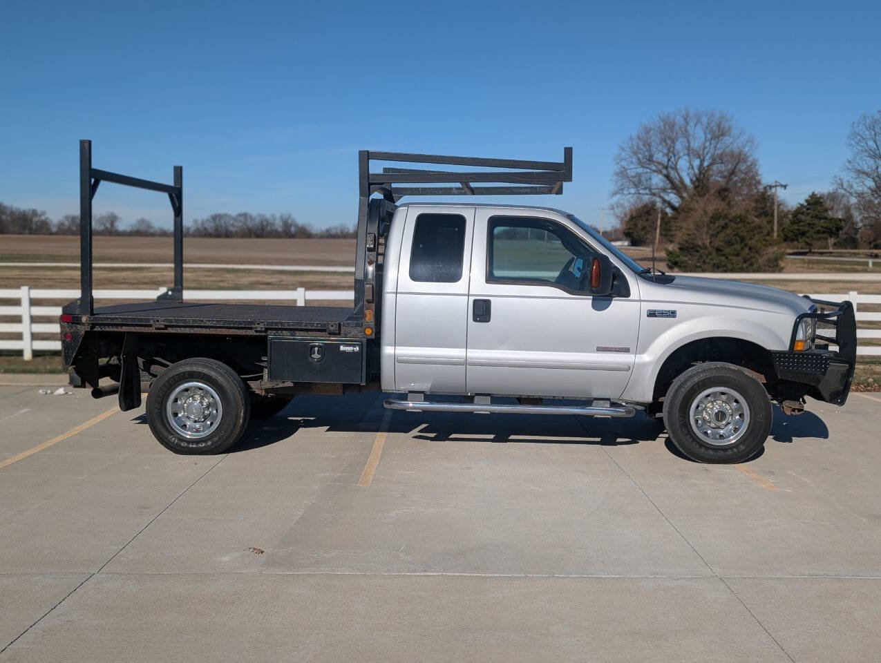 Used 2003 Ford F250 XLT image 2