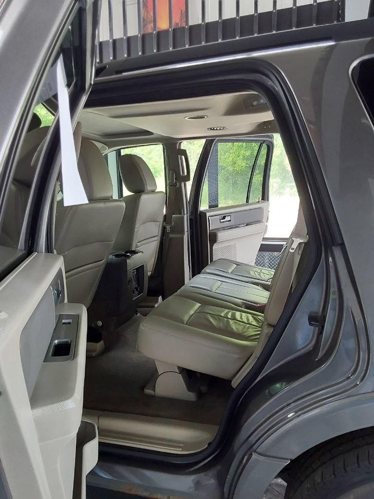 Used 2014 Ford Expedition XLT w/ Leather Seating Package AWD/4WD image 21