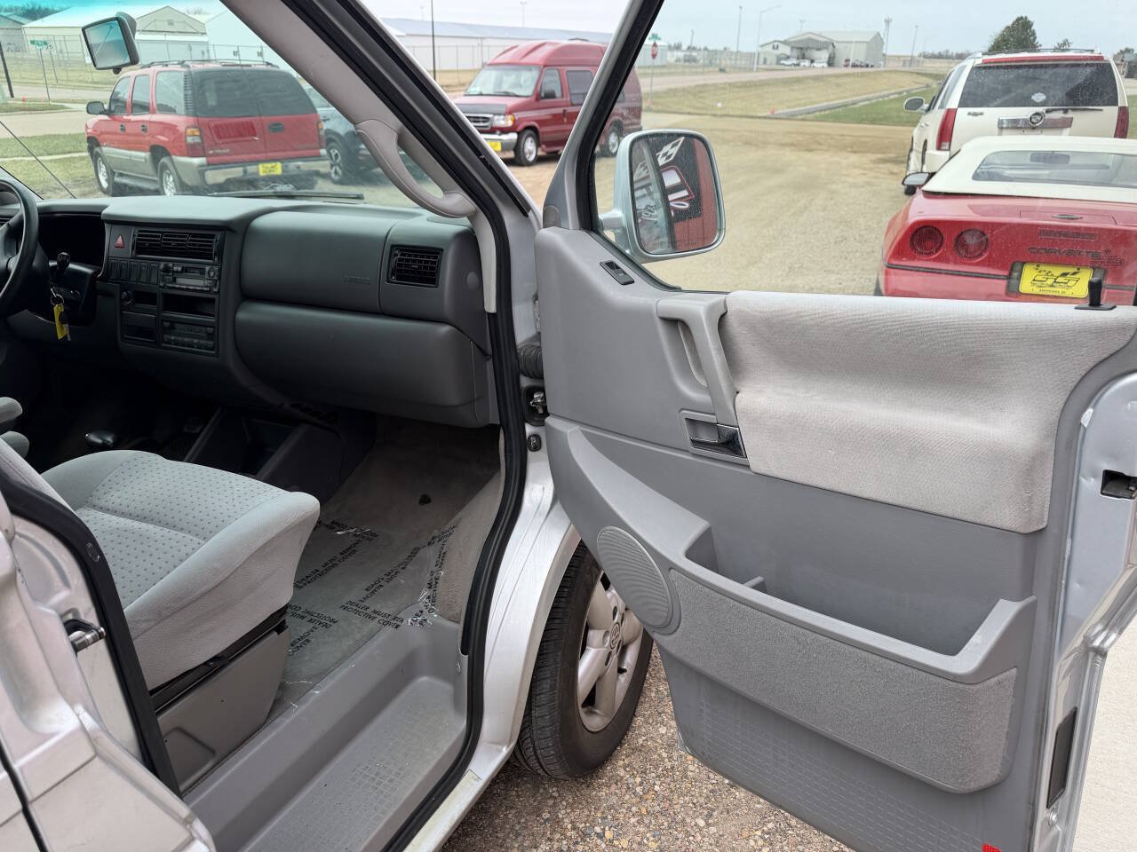 Used 2003 Volkswagen Eurovan MV FWD image 16