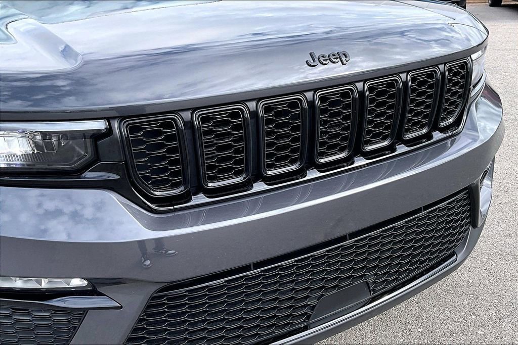 Used 2024 Jeep Grand Cherokee Limited w/ Black Appearance Package AWD/4WD image 29