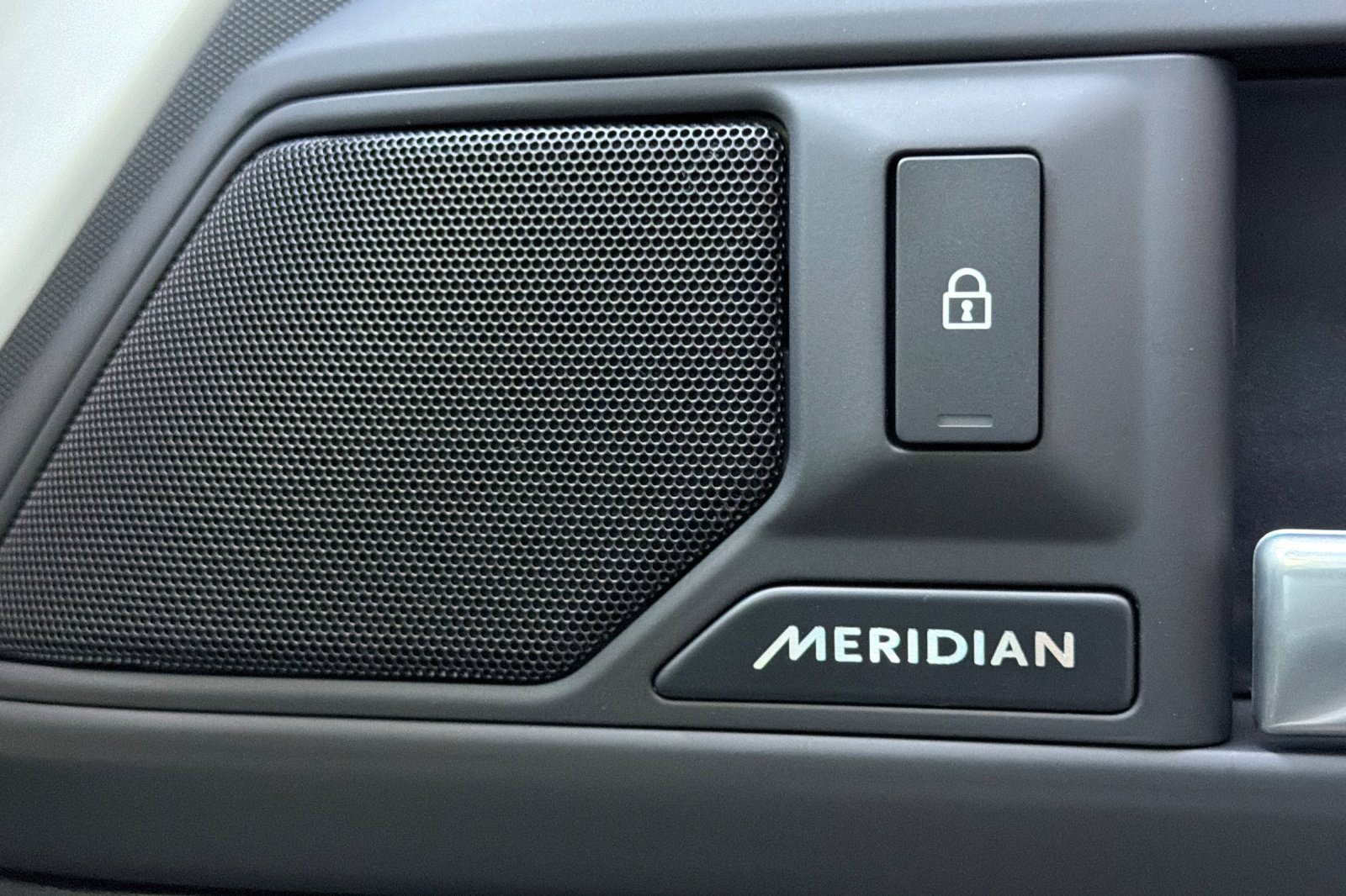 Used 2025 Land Rover Defender 110 S AWD/4WD image 31
