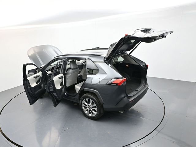 Used 2020 Toyota RAV4 XLE Premium image 39