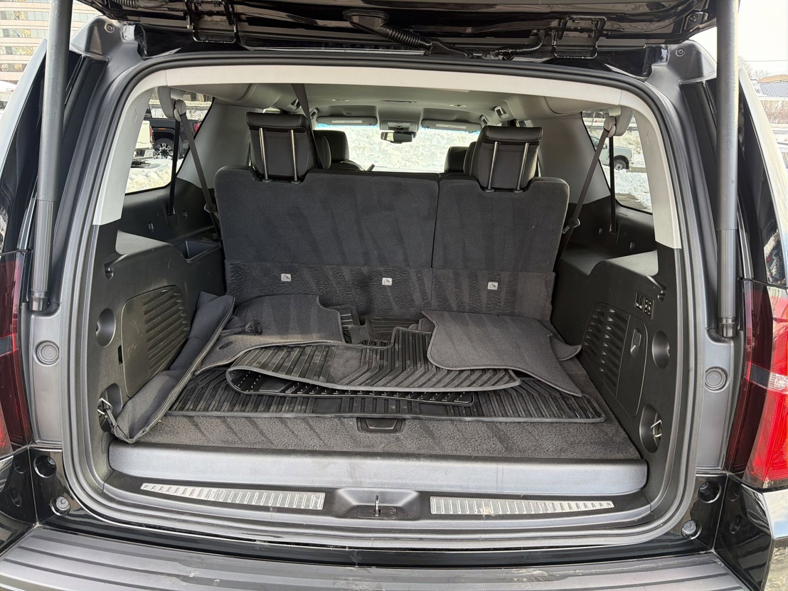 Used 2020 Chevrolet Suburban LT w/ Luxury Package image 25