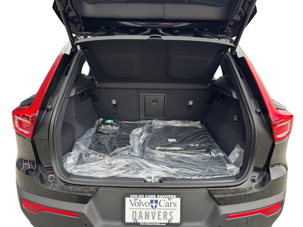 New 2026 Volvo XC40 B5 Ultra w/ Protection Package Premier AWD/4WD image 6