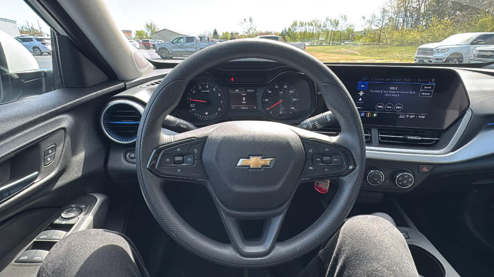 Used 2024 Chevrolet Trax LS w/ LS Convenience Package FWD image 9