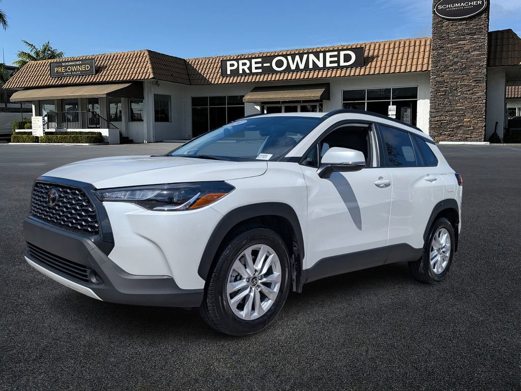 Used 2024 Toyota Corolla Cross LE w/ Moonroof Package image 3