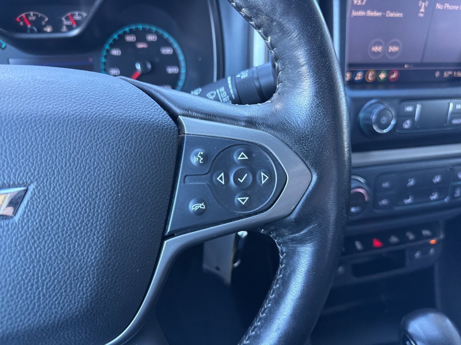 Used 2022 Chevrolet Colorado Z71 image 32