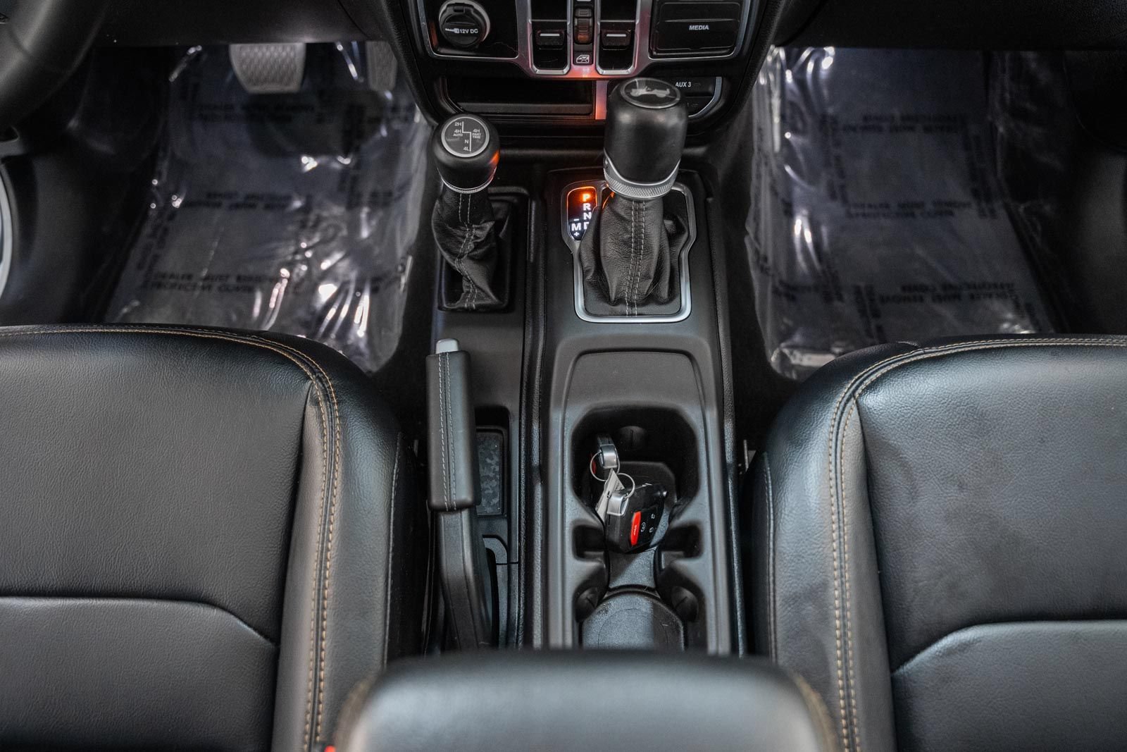 Used 2024 Jeep Wrangler Unlimited Sahara AWD/4WD image 35