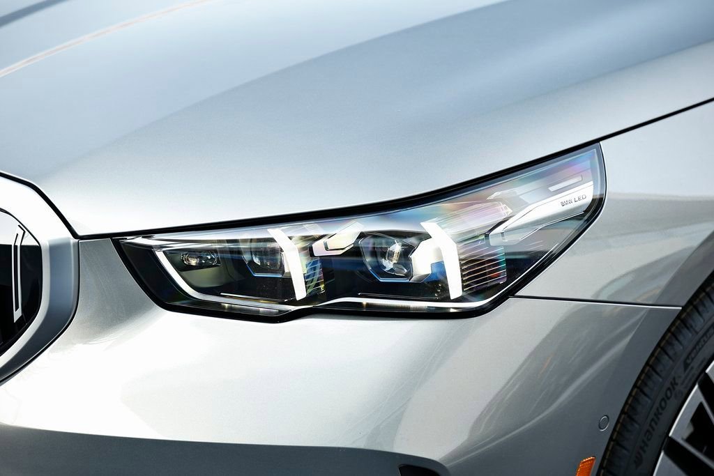 New 2026 BMW 530i w/ Premium Package image 12