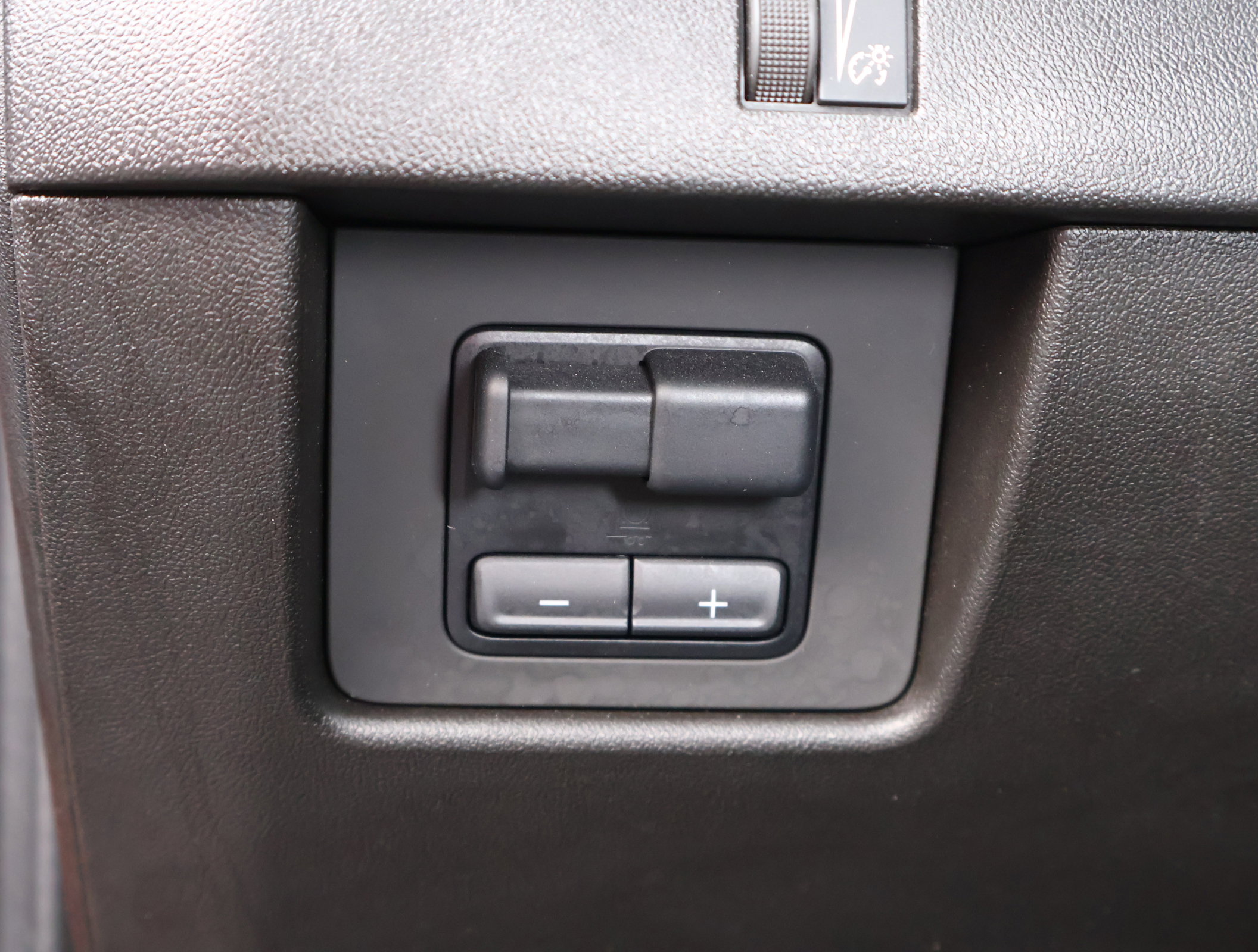 Certified 2024 GMC Canyon AT4 w/ AT4 Premium Package image 13