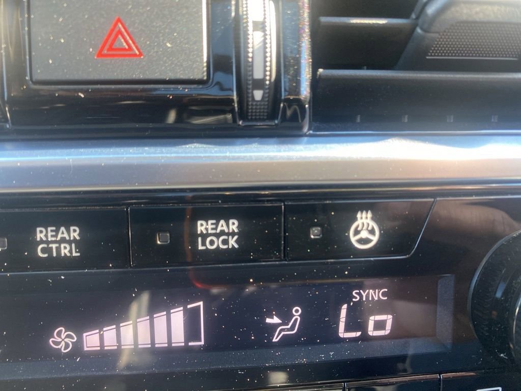 Used 2023 Nissan Pathfinder Platinum w/ Cargo Package image 27