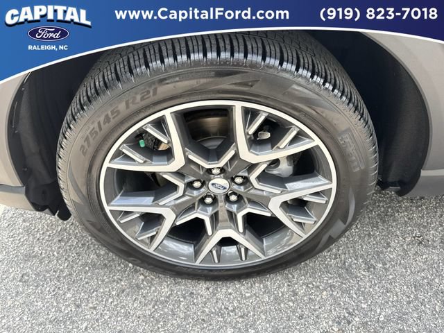 Certified 2025 Ford Explorer Platinum w/ Ultimate Package AWD/4WD image 13