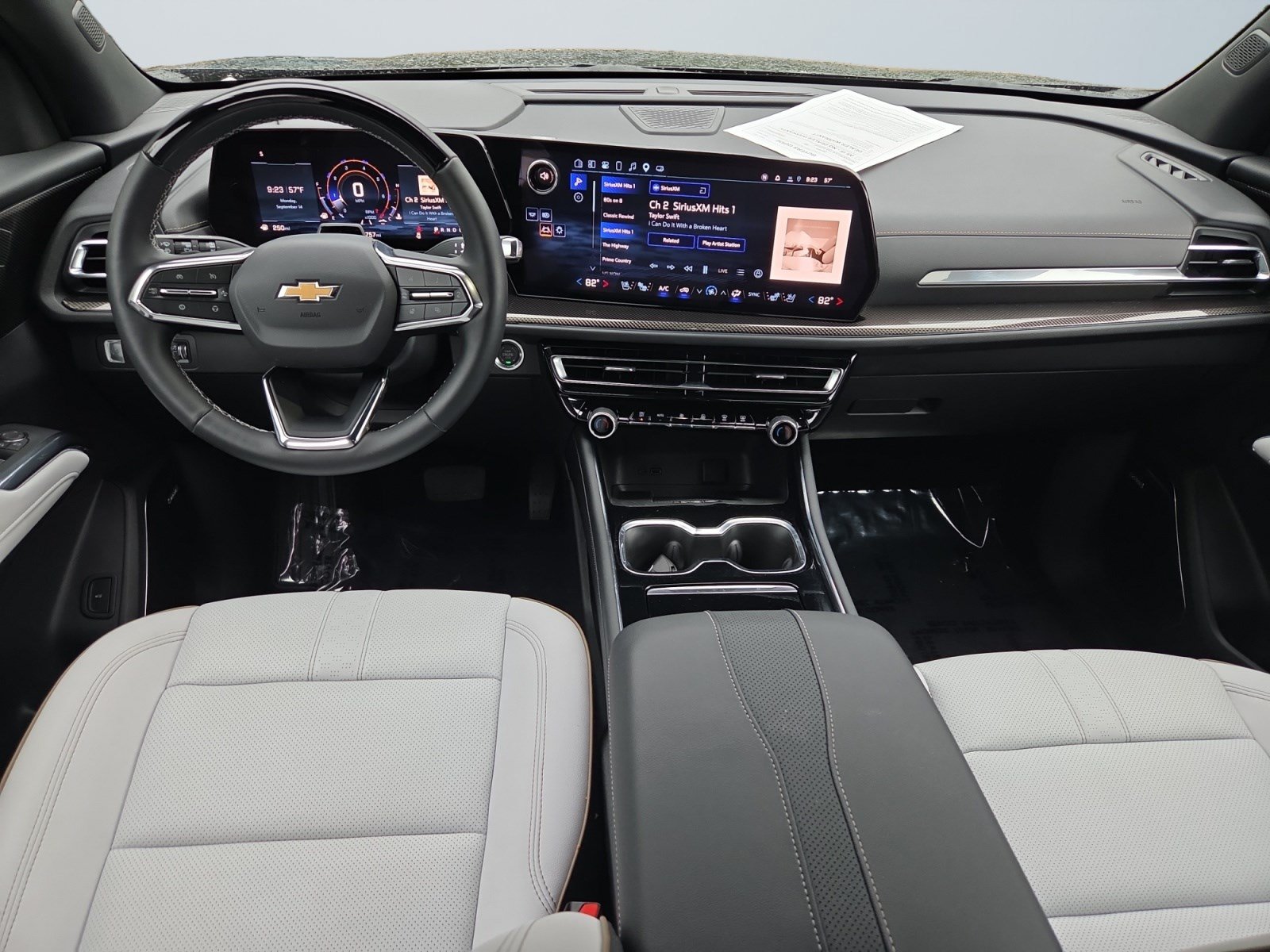 Used 2025 Chevrolet Traverse High Country FWD image 12