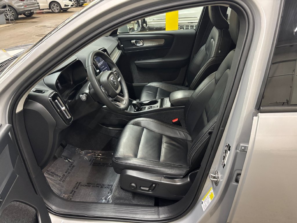 Certified 2023 Volvo XC40 B5 Core AWD/4WD image 10