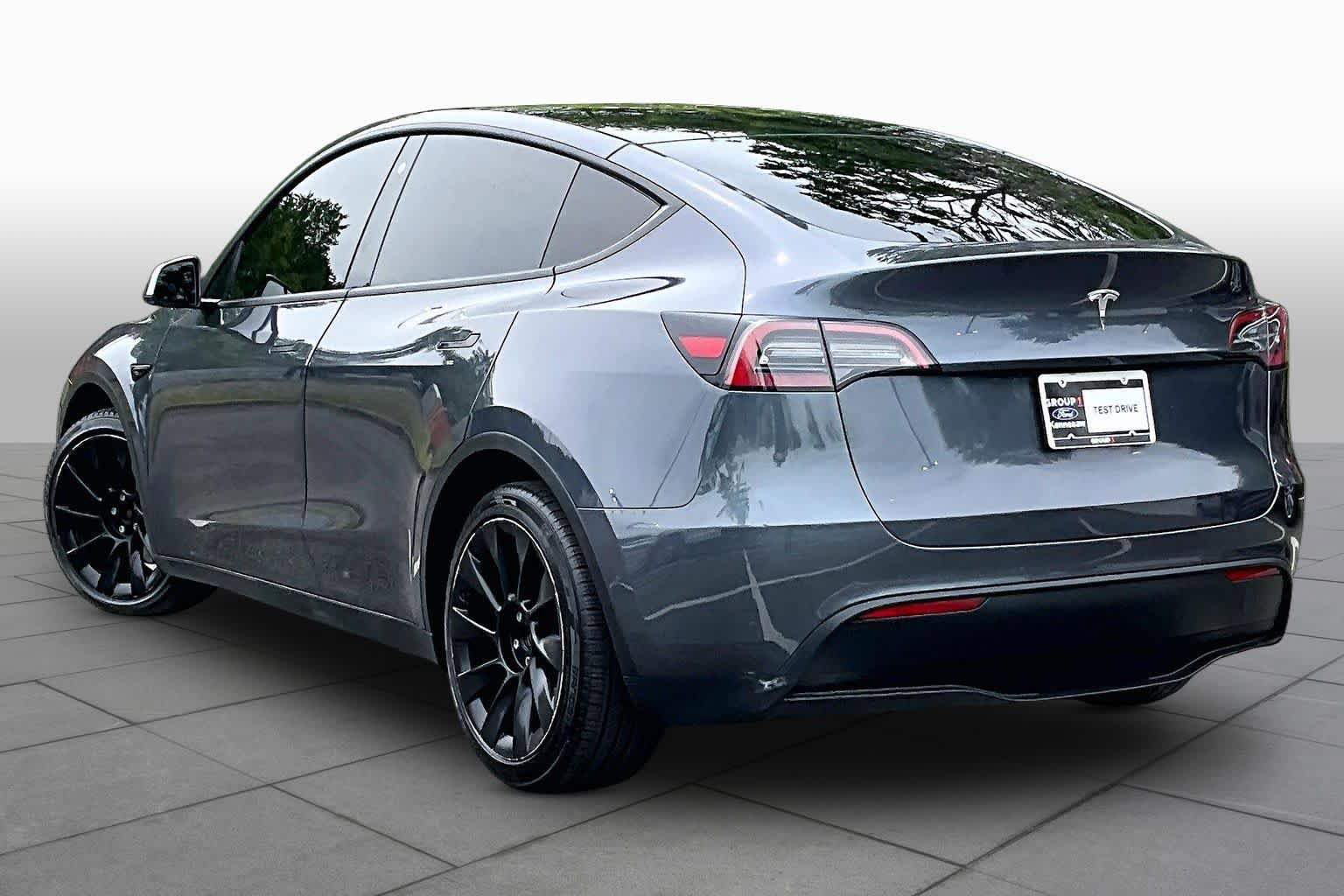 Used 2022 Tesla Model Y Long Range AWD/4WD image 11