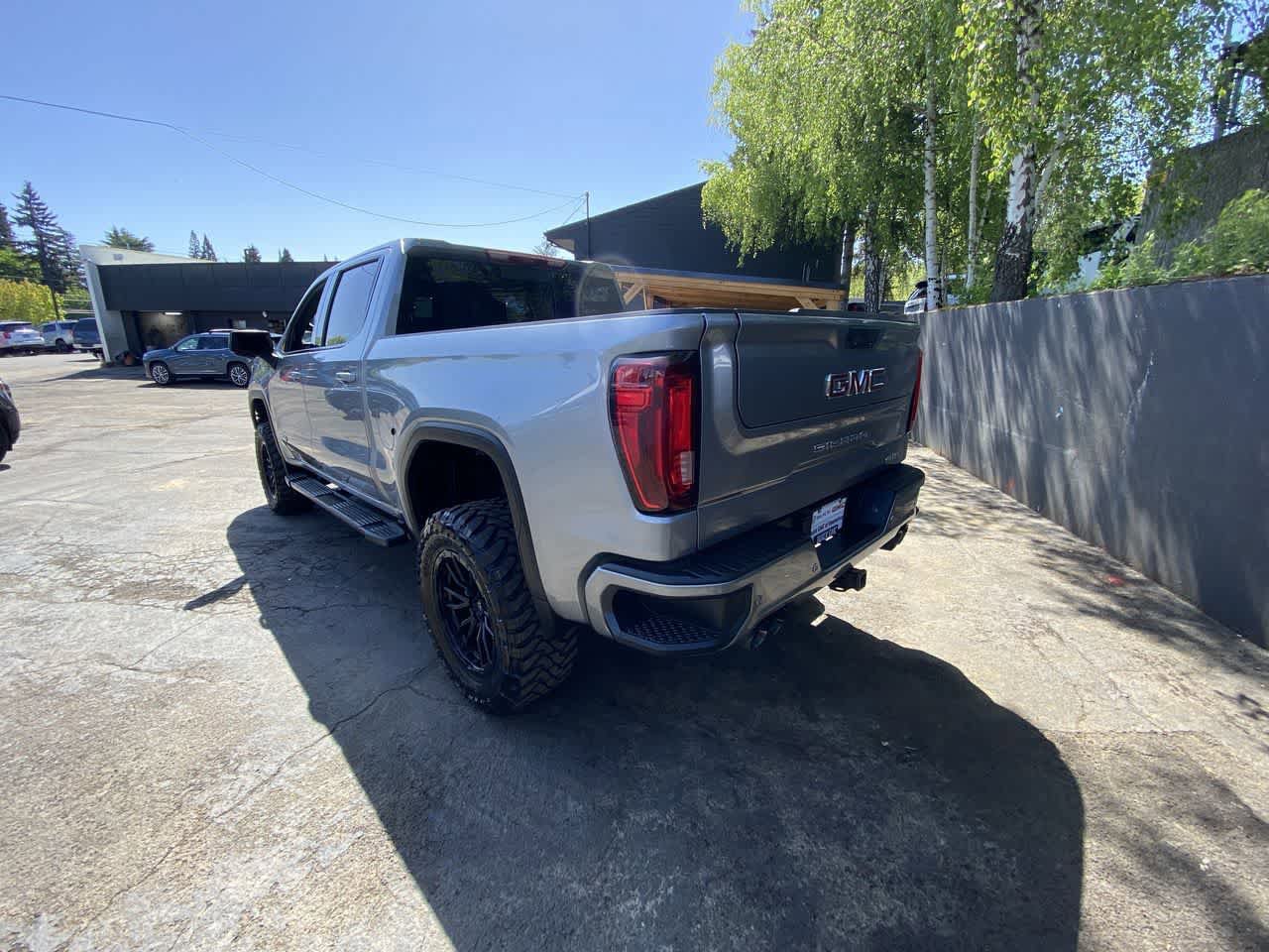 Used 2024 GMC Sierra 1500 AT4 w/ Technology Package AWD/4WD image 4