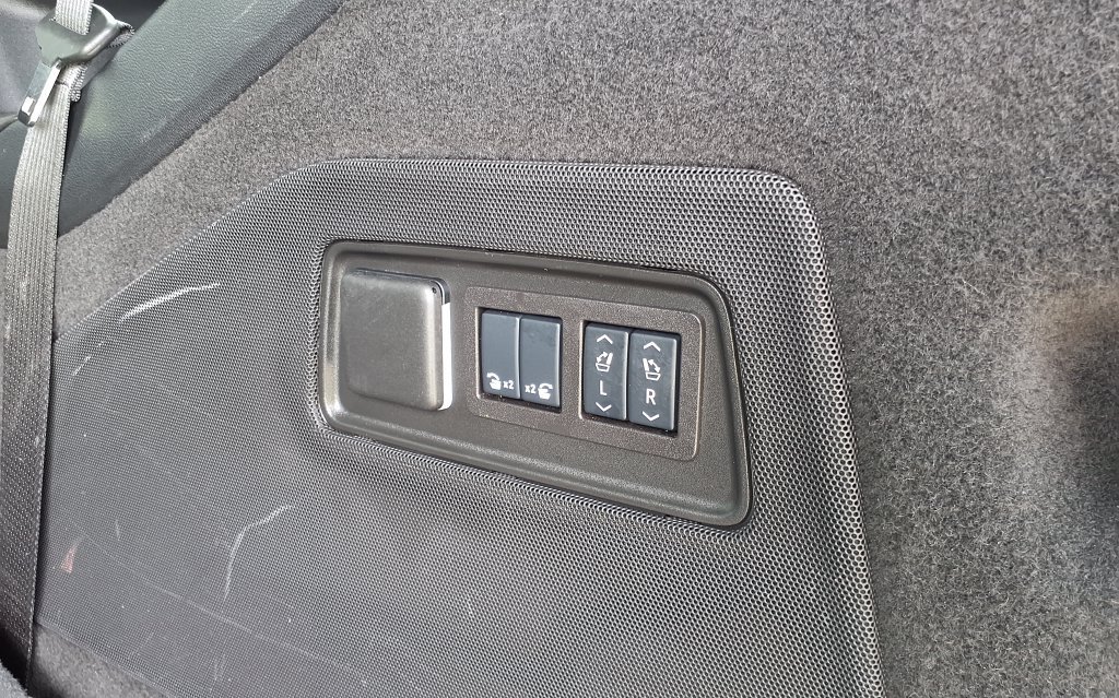 Used 2025 Cadillac Escalade Sport AWD/4WD image 11