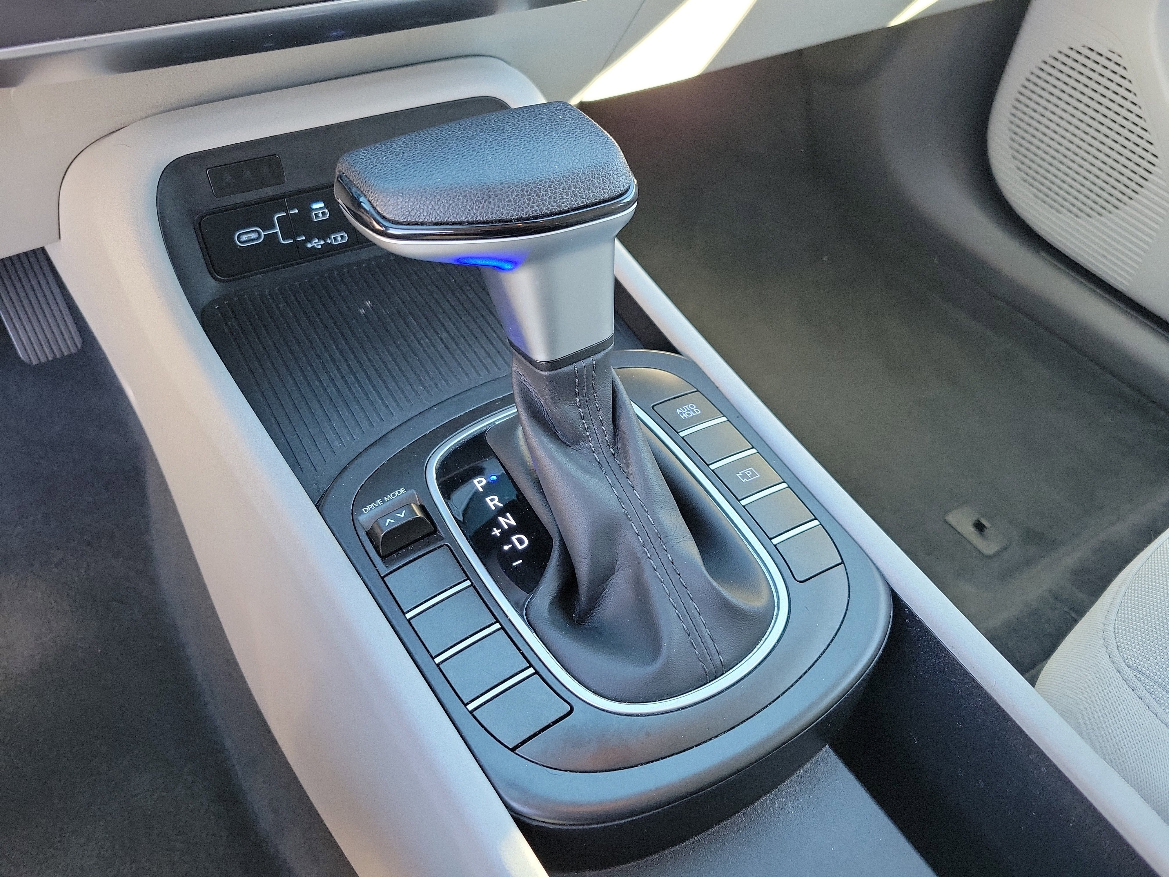 Used 2024 Hyundai Kona SE image 12