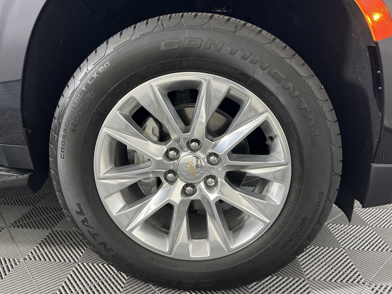 Used 2024 Chevrolet Tahoe Premier w/ Premium Package RWD image 11
