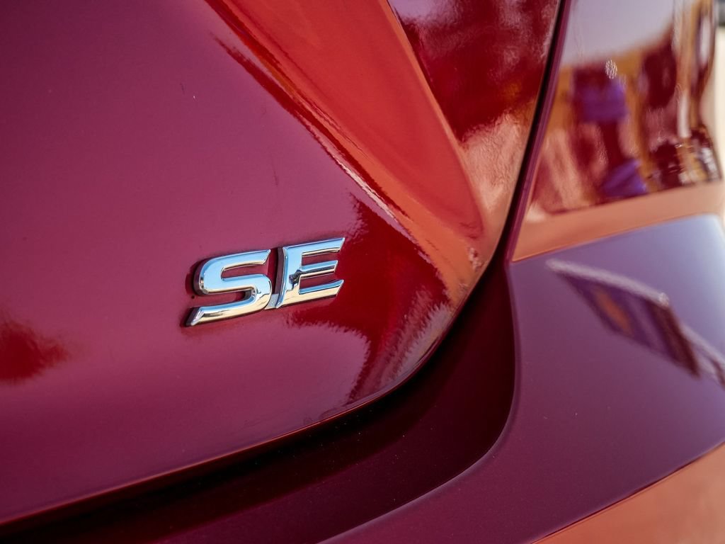 Used 2025 Toyota Camry SE FWD image 13