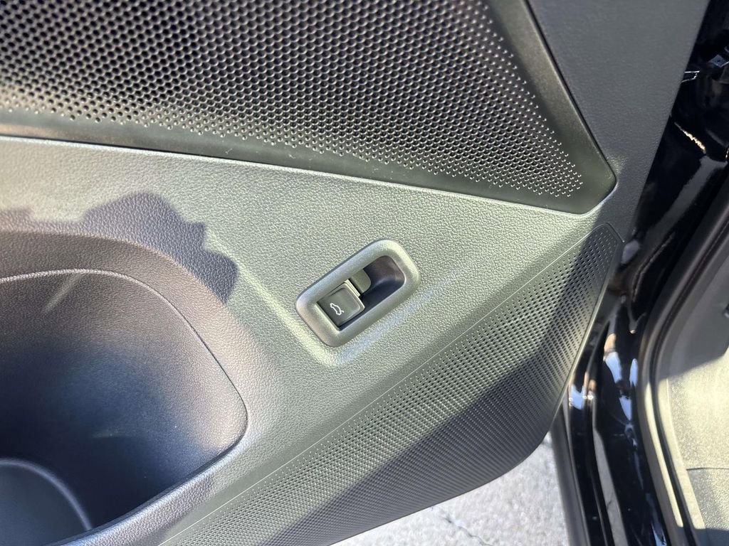 New 2026 Volkswagen Tiguan SE R-Line image 14