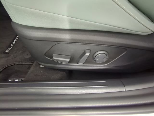 Used 2024 Hyundai Elantra Limited image 14