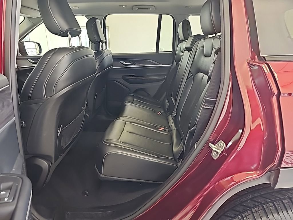 Used 2024 Jeep Grand Cherokee Limited image 27