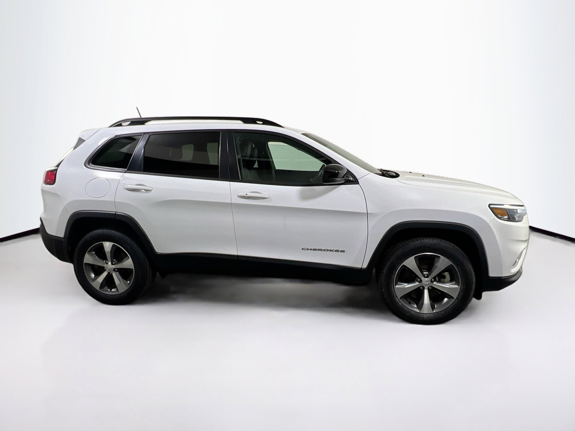 Used 2022 Jeep Cherokee Limited image 4
