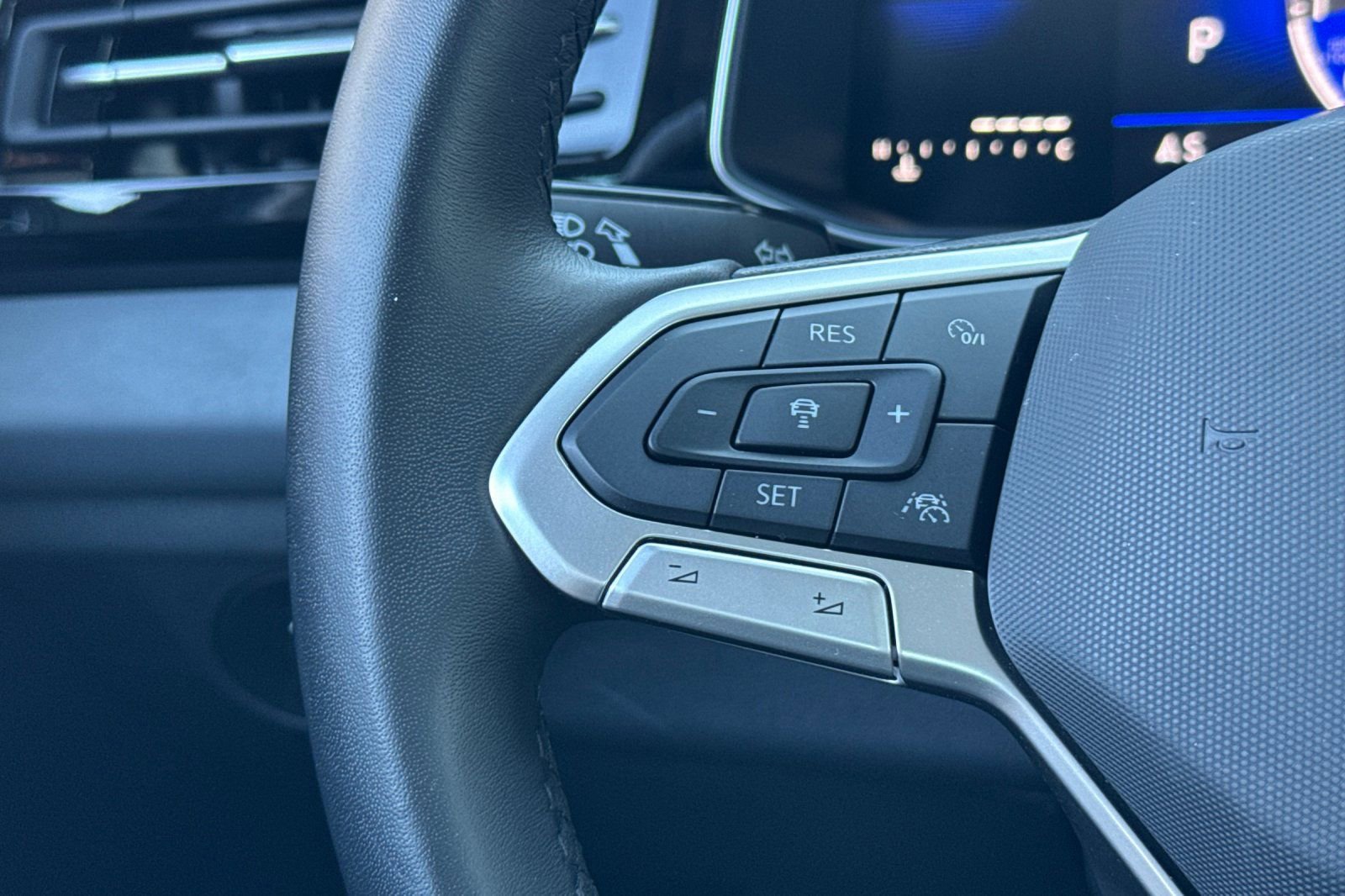 Used 2025 Volkswagen Jetta SE image 34