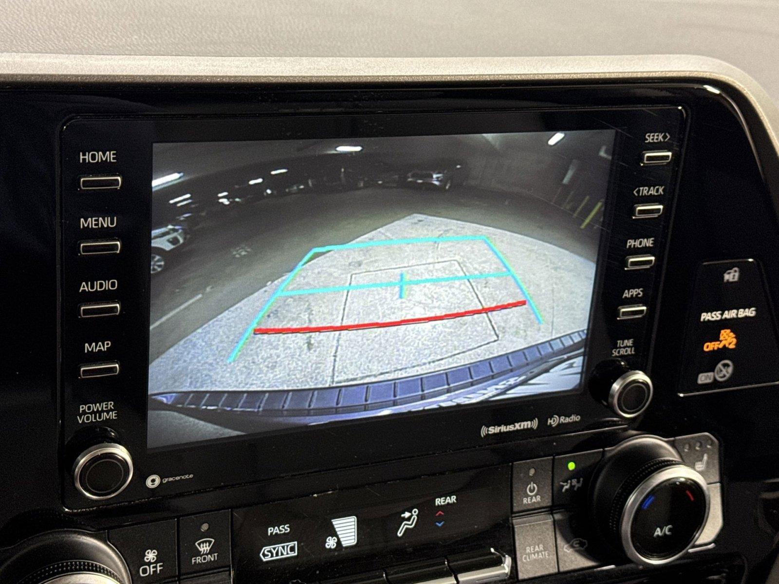 Used 2022 Toyota Highlander XLE FWD image 31