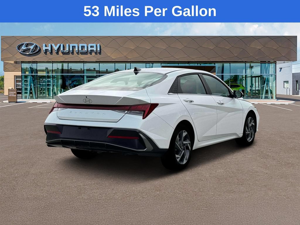 Used 2025 Hyundai Elantra SEL w/ Cargo Package FWD image 7
