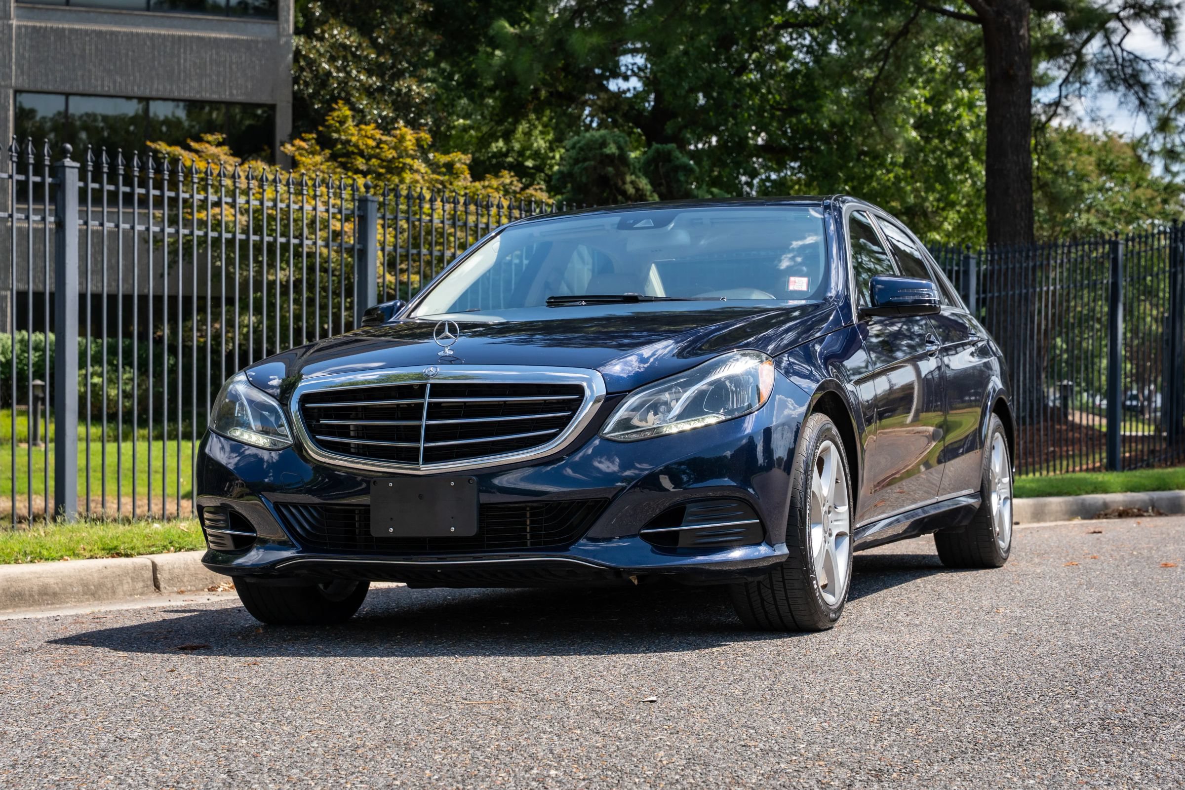 Used 2015 Mercedes-Benz E 350 4MATIC Sedan image 2