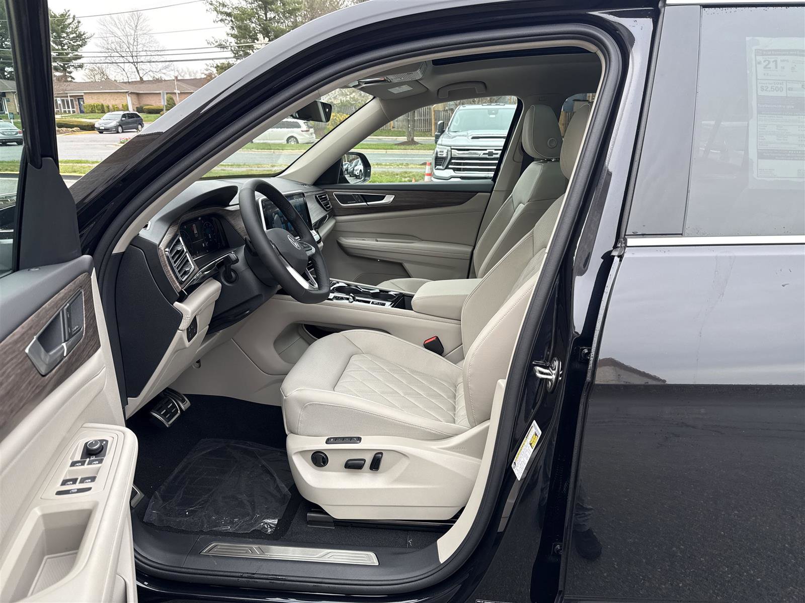 New 2025 Volkswagen Atlas SEL Premium R-Line image 14
