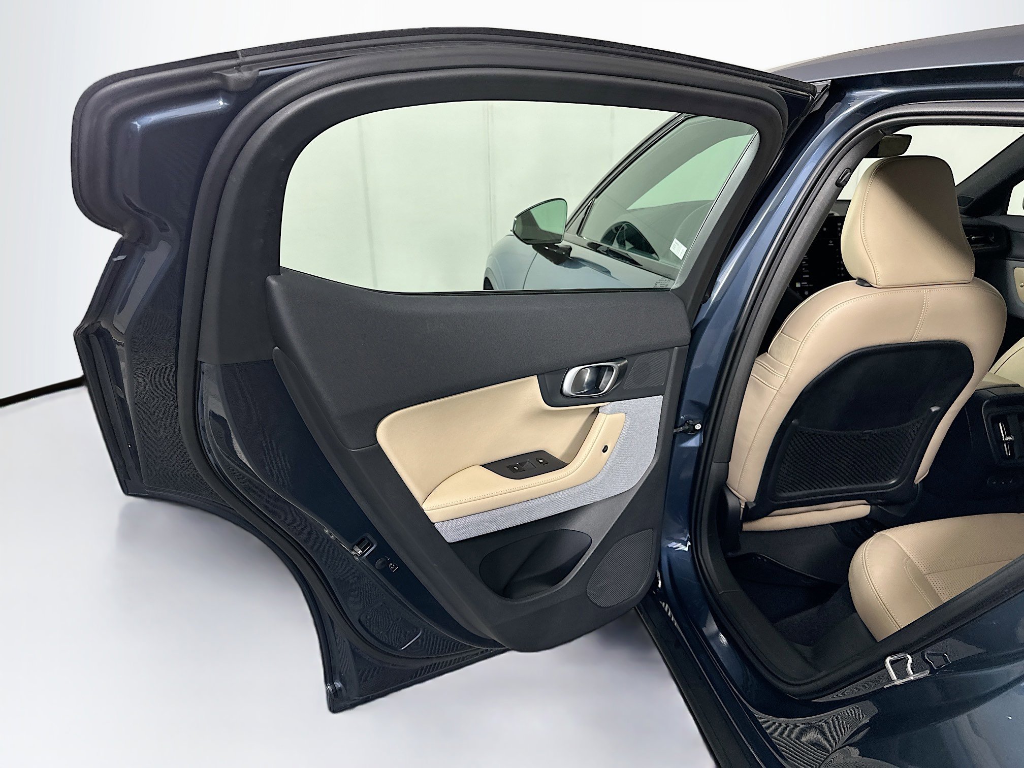 Used 2022 Polestar Polestar 2 w/ Plus Package image 26