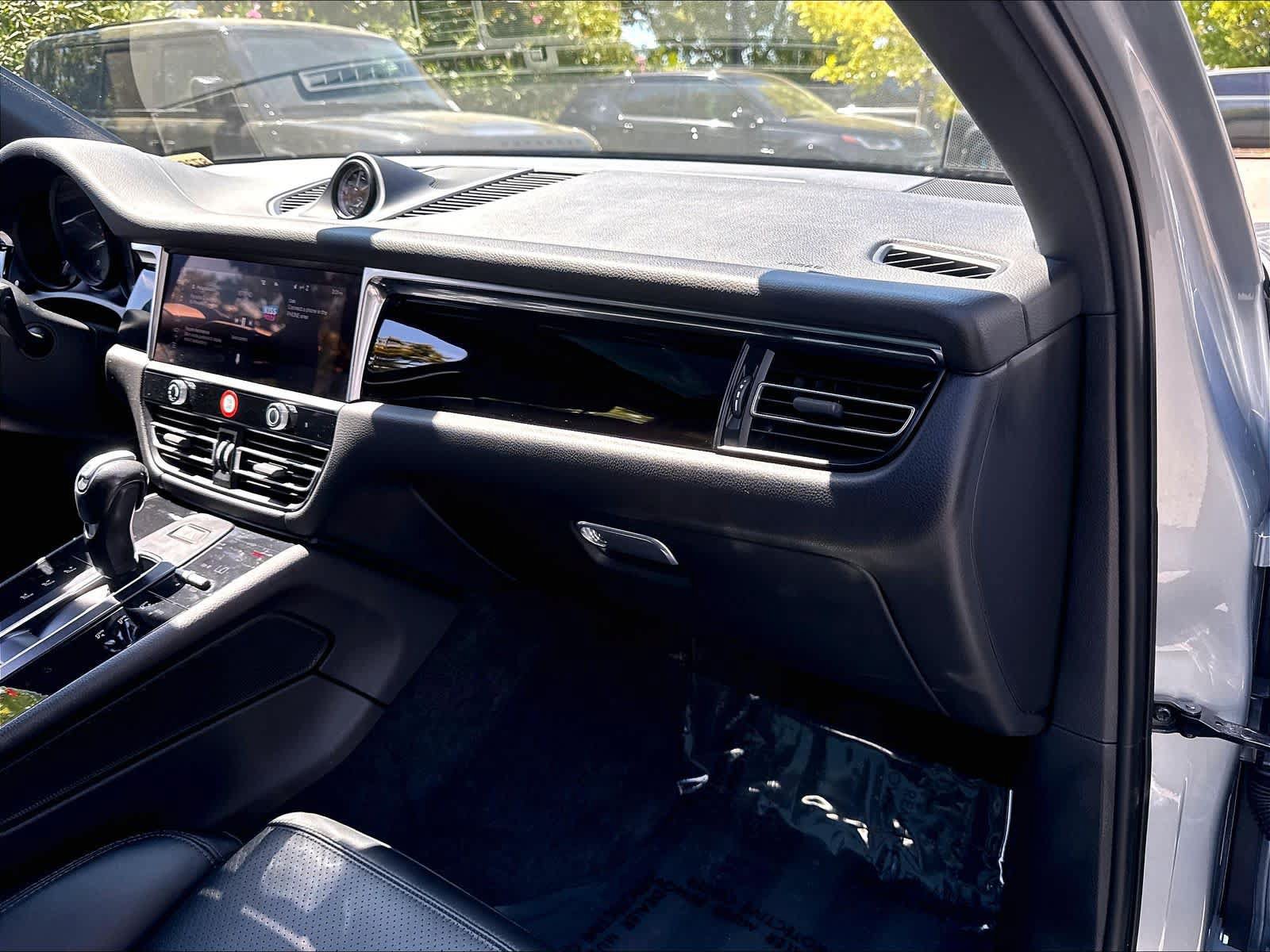 Used 2023 Porsche Macan AWD/4WD image 16