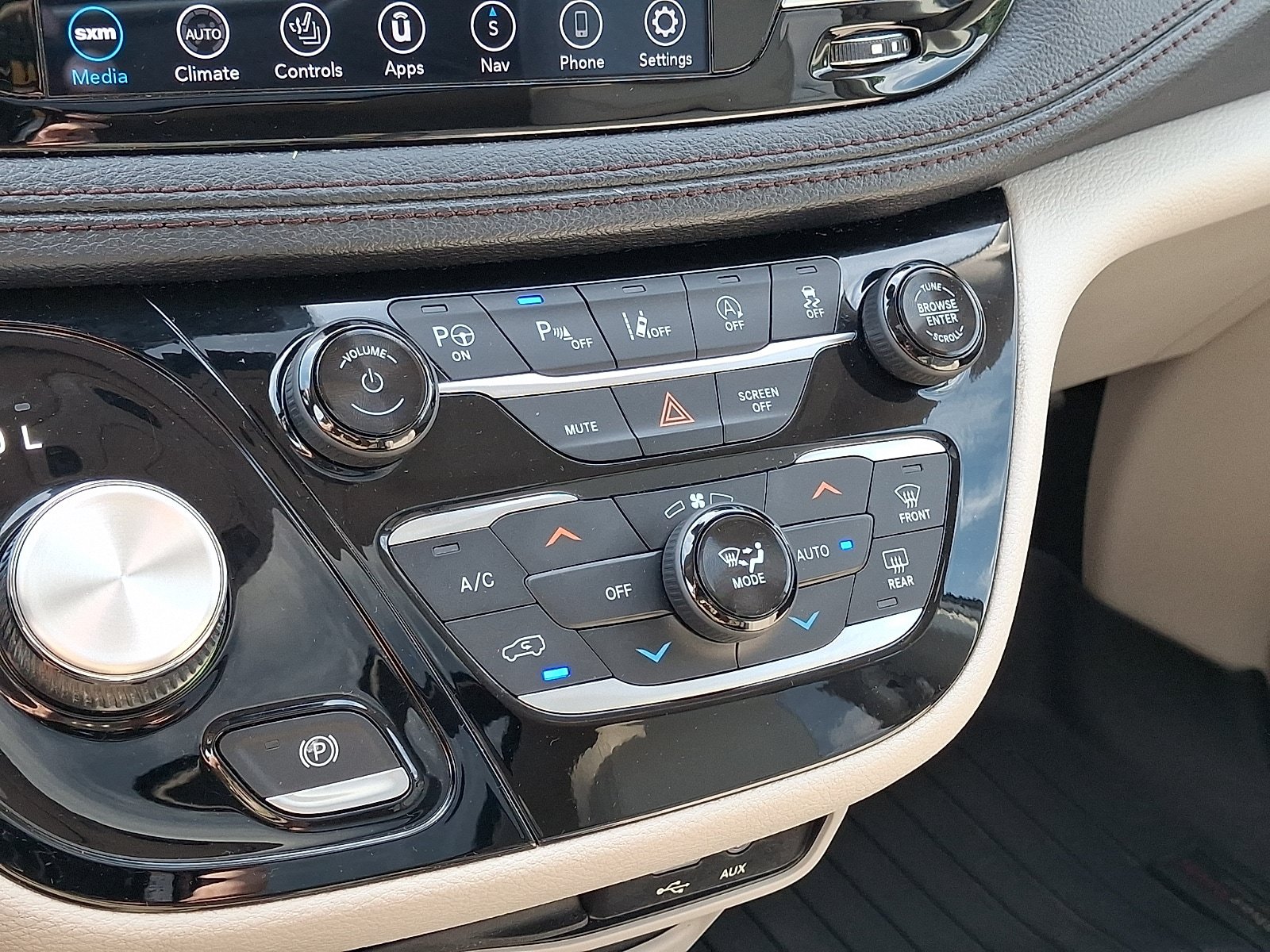 Used 2019 Chrysler Pacifica Limited w/ Advanced Safetytec Group FWD image 21