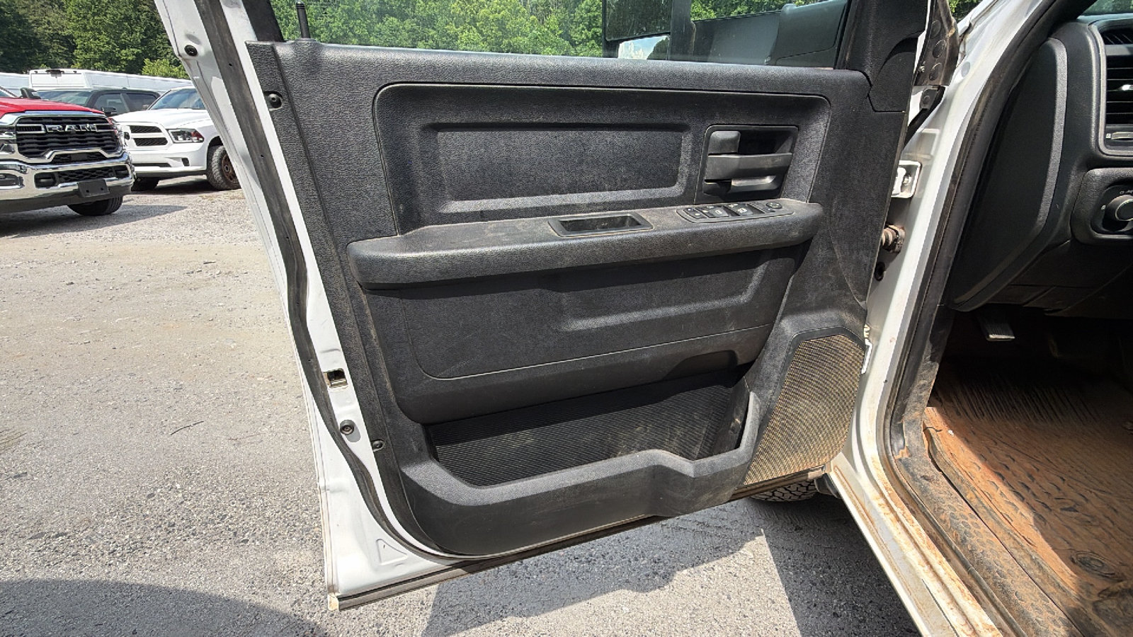 Used 2022 RAM 3500 Tradesman w/ Chrome Appearance Group AWD/4WD image 14
