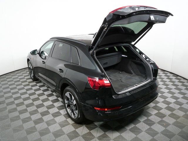 Certified 2022 Audi e-tron Premium w/ Convenience Plus Package image 30