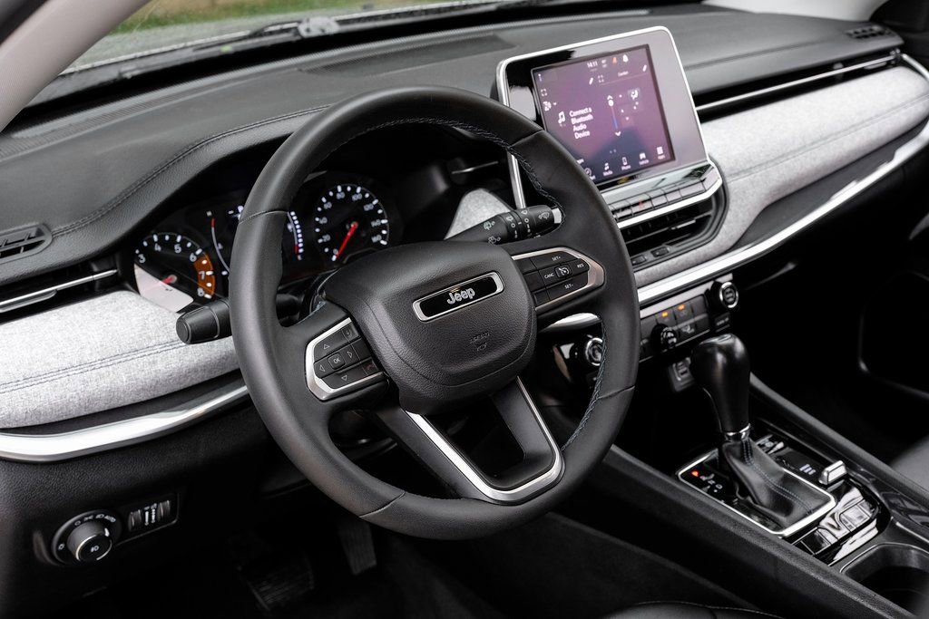 Used 2022 Jeep Compass Latitude image 4