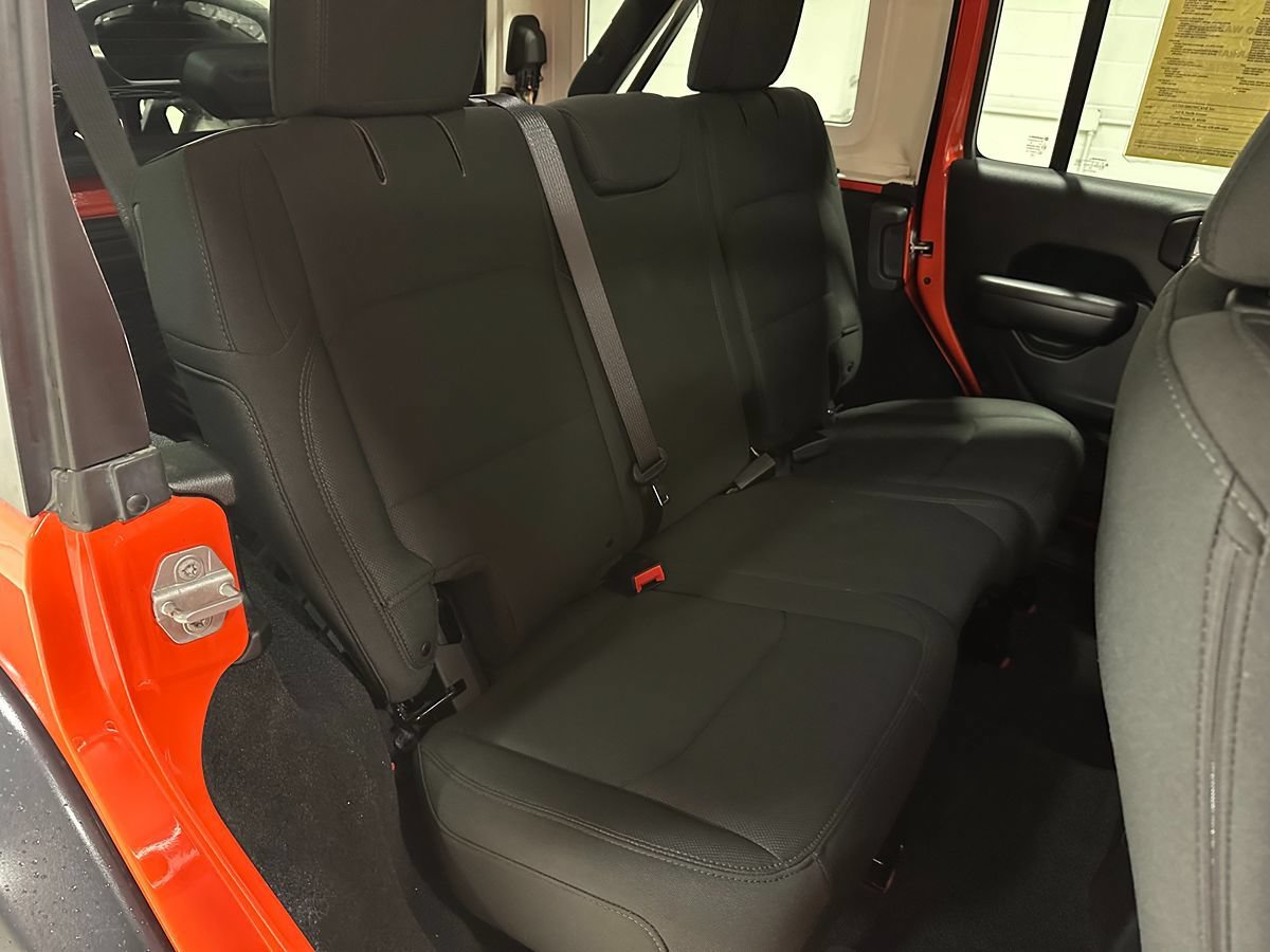 Used 2018 Jeep Wrangler Unlimited Sport AWD/4WD image 16