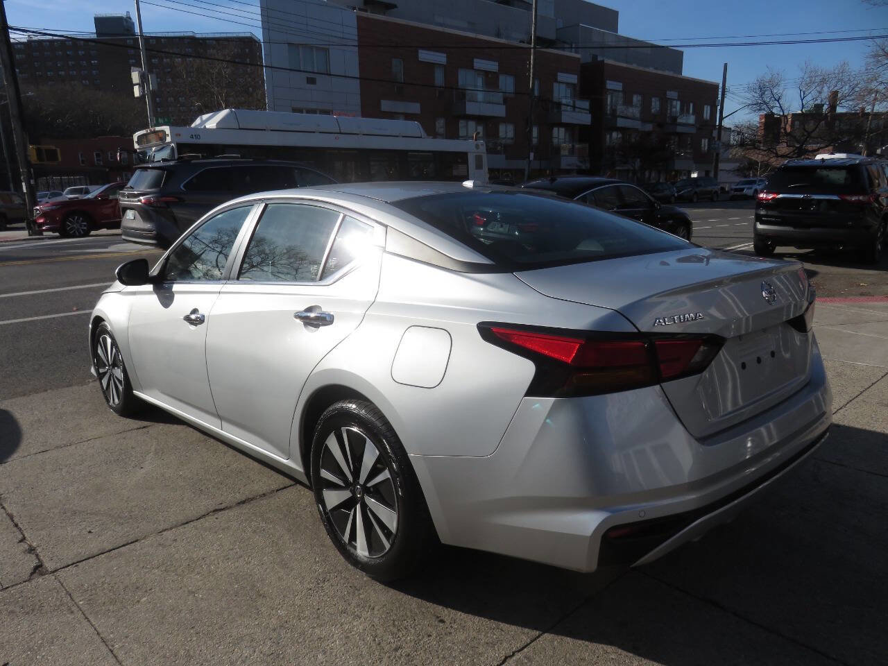 Used 2022 Nissan Altima 2.5 SV image 5