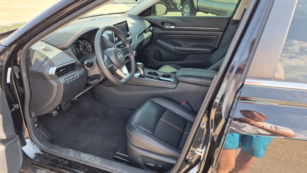 Used 2022 Nissan Altima 2.5 SR FWD image 9