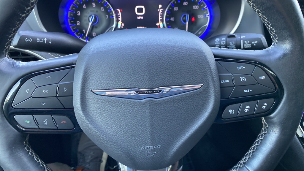Used 2021 Chrysler Pacifica Touring-L w/ Uconnect Theater Family Group AWD/4WD image 16