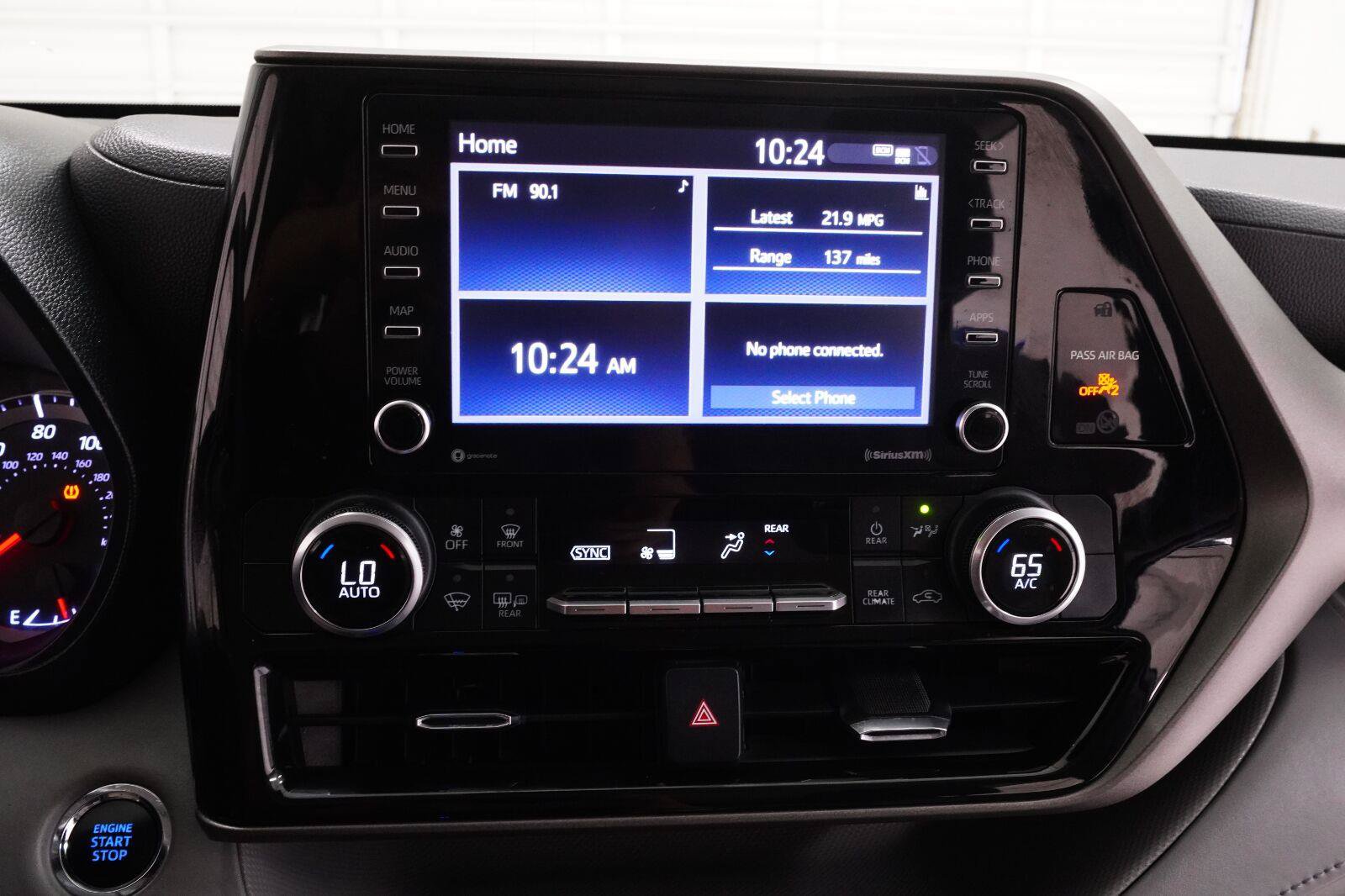 Used 2022 Toyota Highlander L FWD image 15