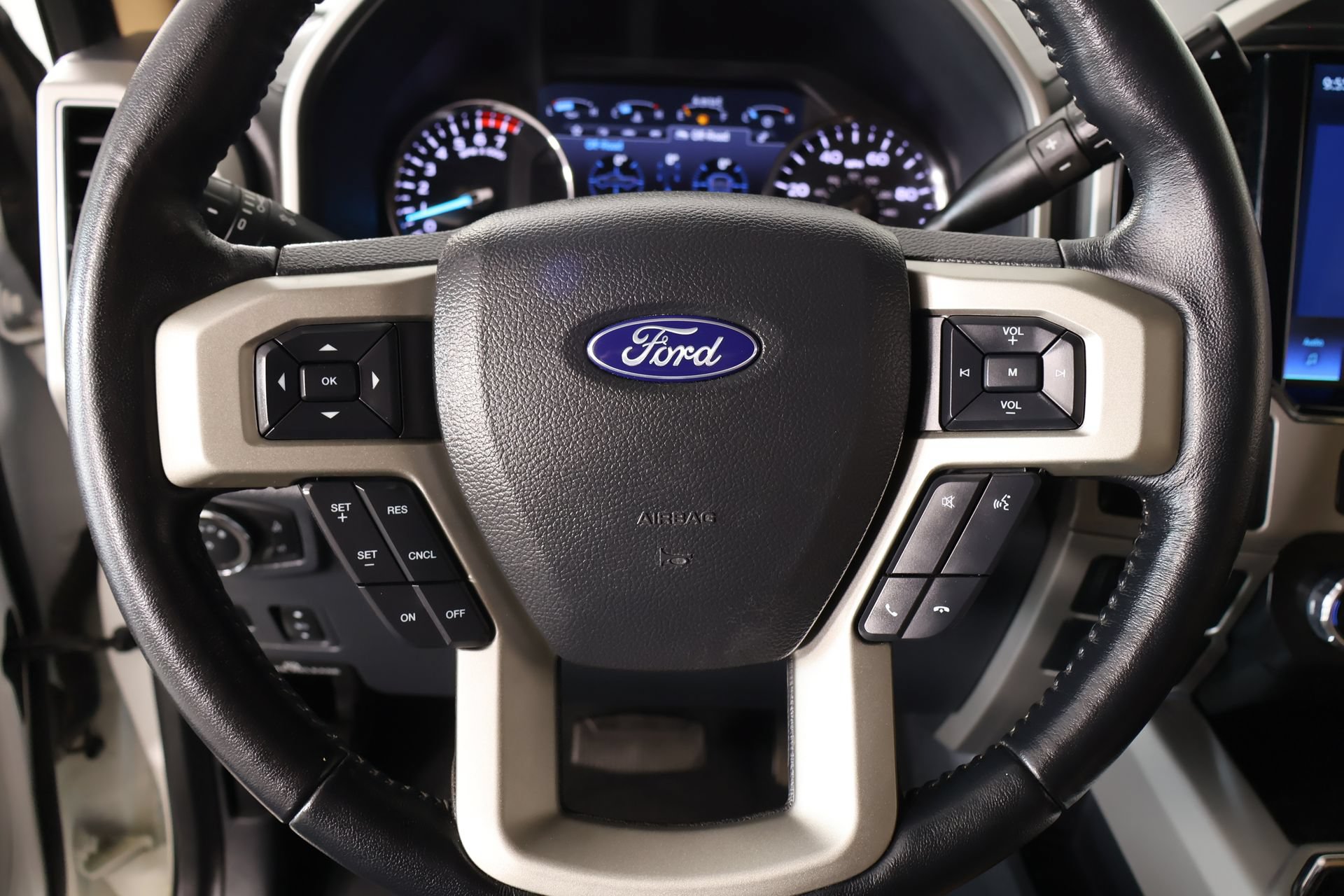 Used 2022 Ford F250 Lariat w/ Lariat Ultimate Package AWD/4WD image 3