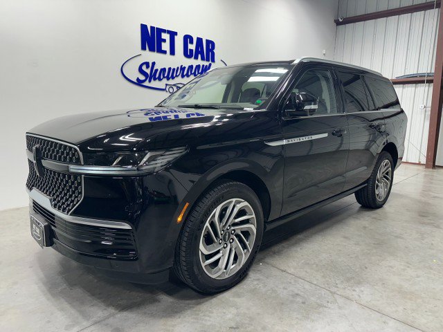 Used 2025 Lincoln Navigator Reserve AWD/4WD image 9