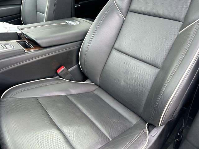 Used 2023 Cadillac Escalade Premium Luxury w/ Performance Package image 15