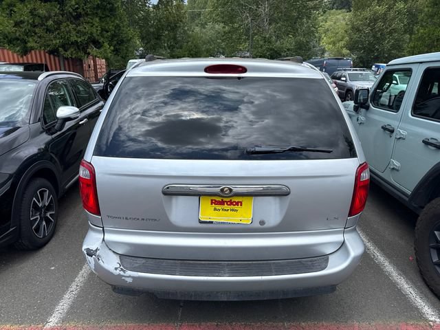 Used 2005 Chrysler Town & Country LX w/ Popular Equipment Group II FWD image 6